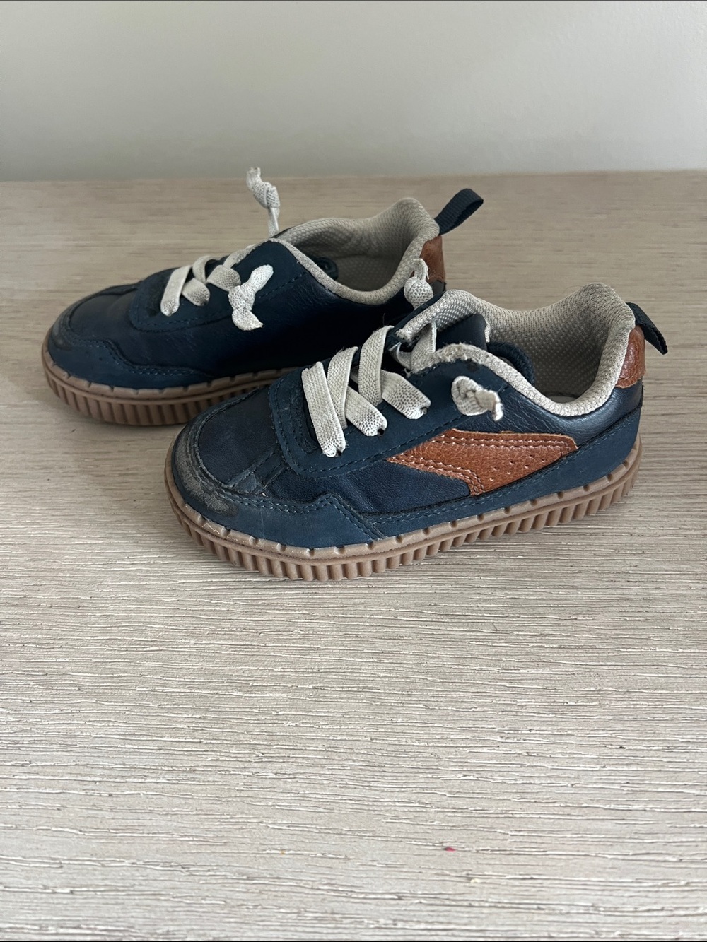 OshKosh B'gosh Kids' Rory Casual Sneakers size 7